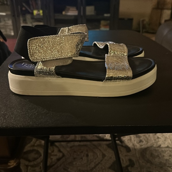 Sandals - Picture 2 of 3